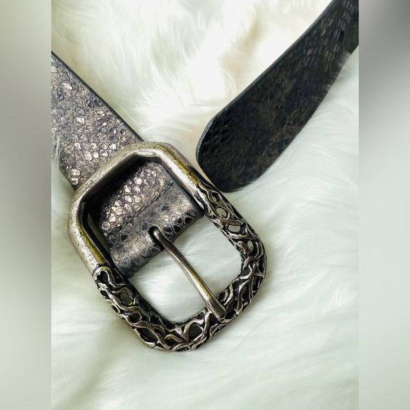 🇨🇦 Brave Leather Collection - Blue Leather with Silver - Picture 5 of 8